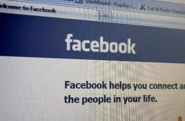 Facebook, dat in judecata pentru pozele nud ale unei fetite de 12 ani