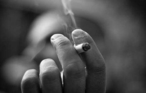 Atentie fumatori! Tigara dupa trezire creste dramatic riscul de cancer pulmonar