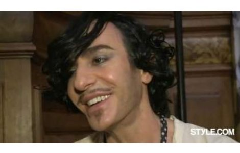 John Galliano a scapat de inchisoare