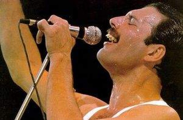 Mars pe biciclete, in memoria lui Freddie Mercury