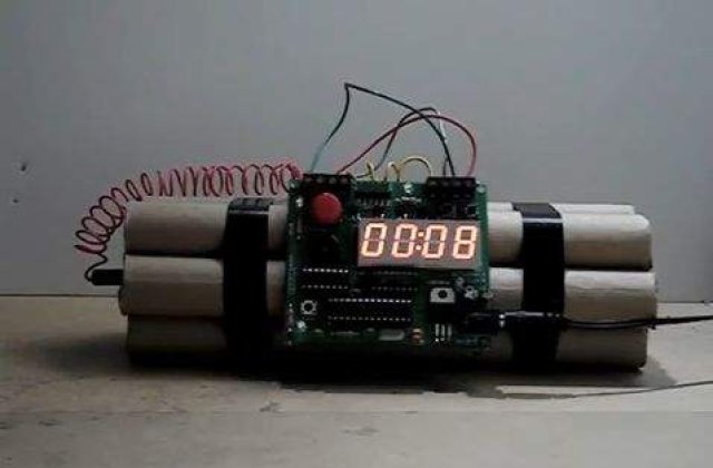 [VIDEO] Dimineti explozive cu ceasul bomba