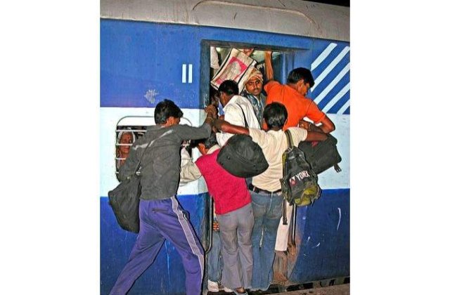 [Uimitor] Un tren a parcurs sute de kilometri intr-o directie gresita