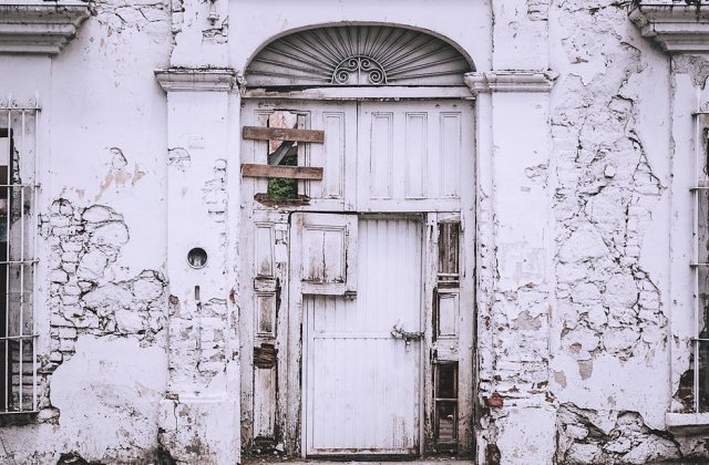 Renovarea unei case vechi. 4 lucruri esentiale de care sa tii cont