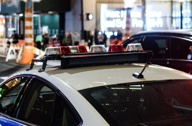 SUA: Cinci morti intr-un "atac tintit" impotriva unui jurnal, in apropiere de Washington/ FOTO