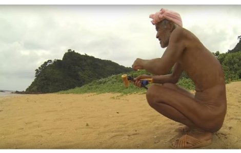 Un batran care a locuit izolat pe o insula 29 de ani, obligat sa revina in civilizatie