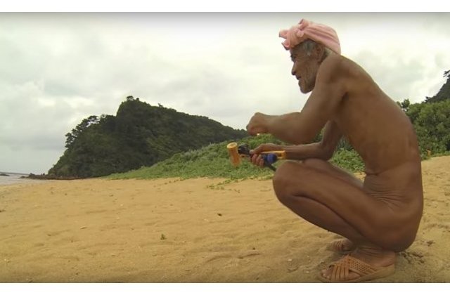 Un batran care a locuit izolat pe o insula 29 de ani, obligat sa revina in civilizatie