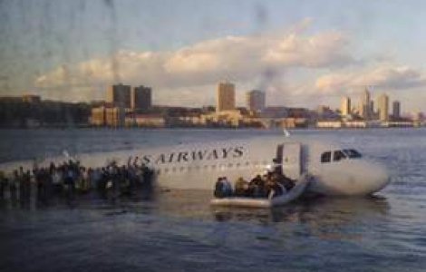 Accident aviatic in New York: Pasagerii au supravietuit miraculos