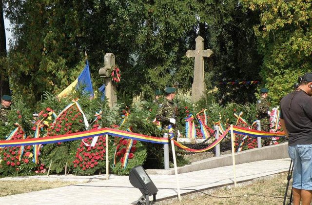 Mii de oameni participa la manifestarile de la Tebea