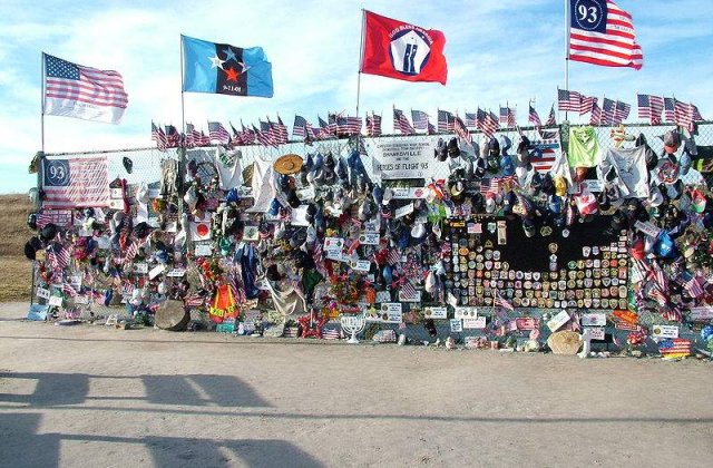 Bush si Clinton au adus un omagiu "eroilor" zborului 93