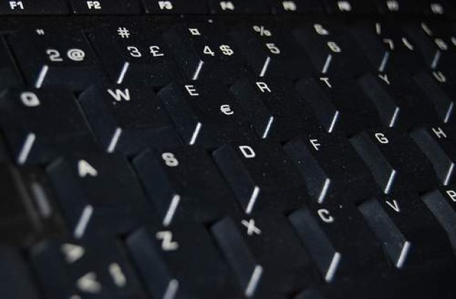 Amenintari pe pagina de Facebook a Casei Albe