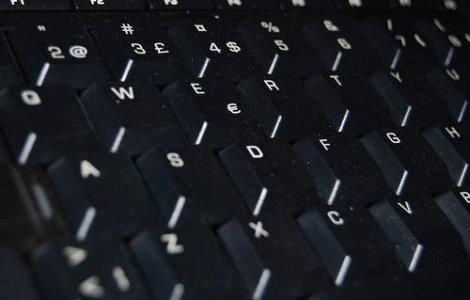 Amenintari pe pagina de Facebook a Casei Albe