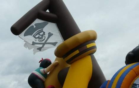 O fetita a murit,dupa ce castelul gonflabil in care se juca a explodat