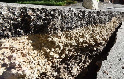 Momentul in care o sosea din China se surpa, surprins de o camera de supravaghere/ VIDEO