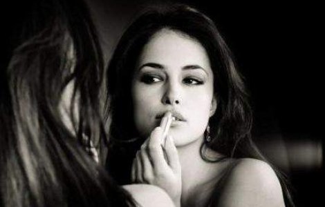  Top  Ce spune culoarea rujului despre tine?