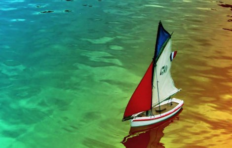  Video  Francezii isi bat joc iar de noi