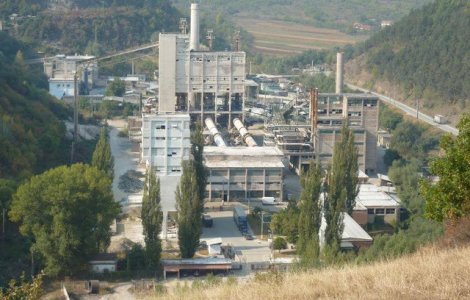 Doi tineri au murit electrocutati dupa ce au intrat ilegal intr-o fabrica pentru a fura cabluri de cupru