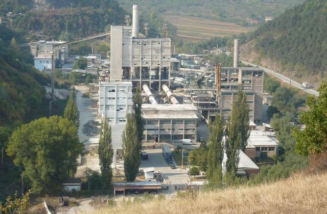 Doi tineri au murit electrocutati dupa ce au intrat ilegal intr-o fabrica pentru a fura cabluri de cupru