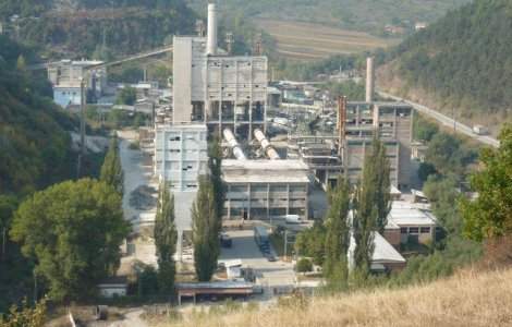 Doi tineri au murit electrocutati dupa ce au intrat ilegal intr-o fabrica pentru a fura cabluri de cupru
