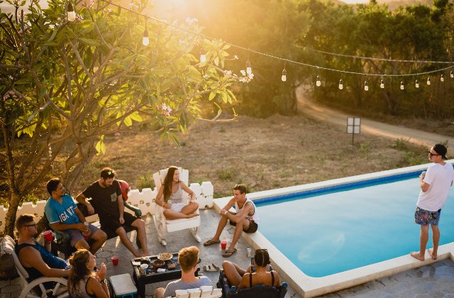 6 sfaturi de care sa tii cont cand esti invitat la o petrecere