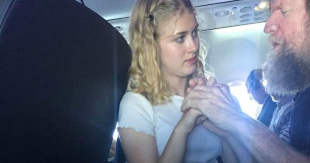 Gestul emotionant de bunatate al unei tinere pentru un barbat orb