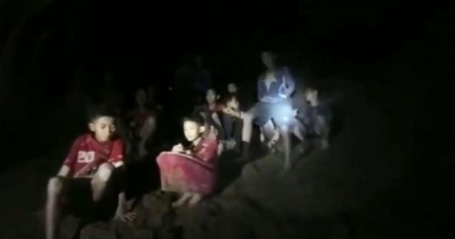 A inceput operatiunea de salvare a copiilor blocati in pestera din Thailanda. Cum vor fi scosi