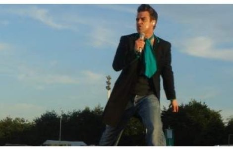  Foto  Robbie Williams, gol intr-o emisiune