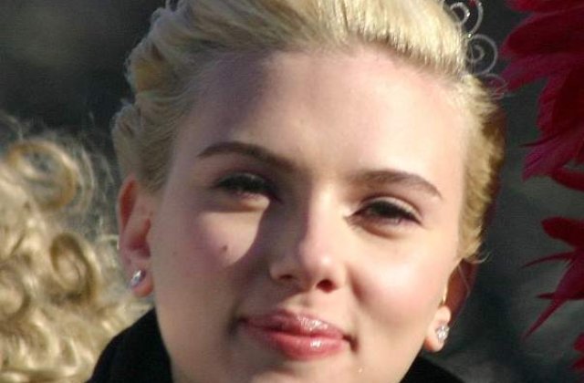 Scarlett Johansson, goala pe internet