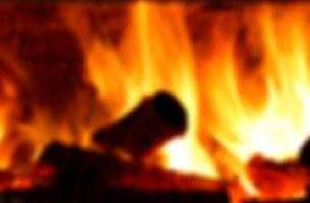 Incendiu puternic intr-un bloc din Capitala