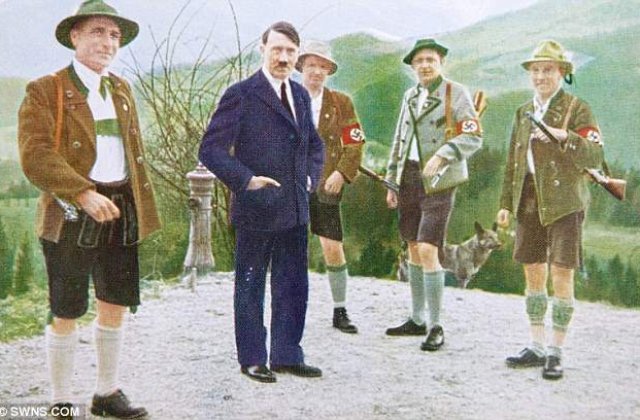 Poze color cu Adolf Hitler, scoase la licitatie