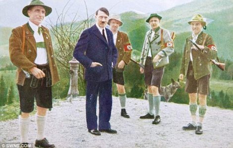 Poze color cu Adolf Hitler, scoase la licitatie