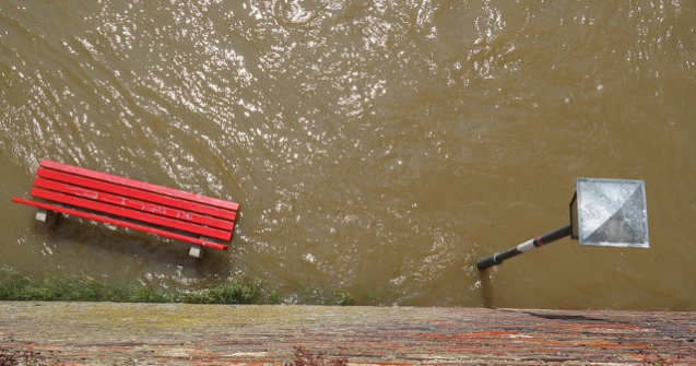 Cod ROSU de inundatii pe rauri din trei judete