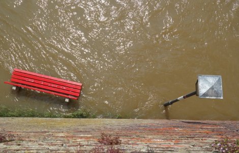 Cod ROSU de inundatii pe rauri din trei judete
