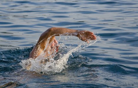  Top  7 alimente pe care sa nu le mai consumi inainte sa inoti