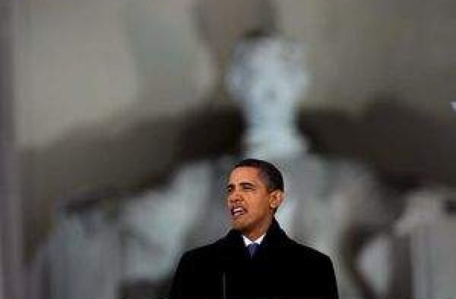 Obama devine astazi primul presedinte de culoare al Statelor Unite