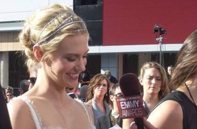 January Jones a devenit mamica