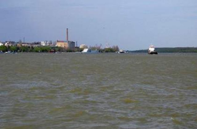 Peste 100 de nave au ramas blocate pe Dunare