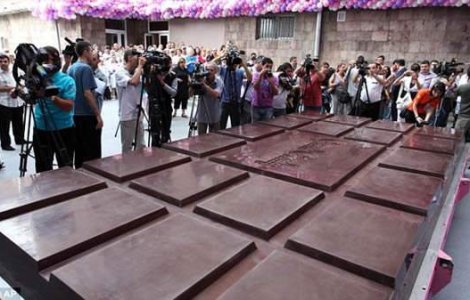 Cel mai mare baton de ciocolata din lume