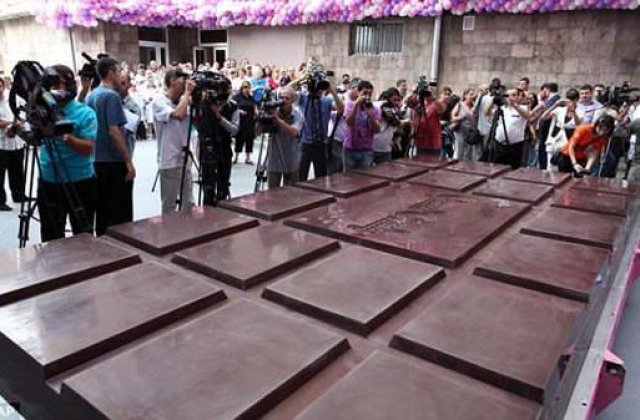 Cel mai mare baton de ciocolata din lume