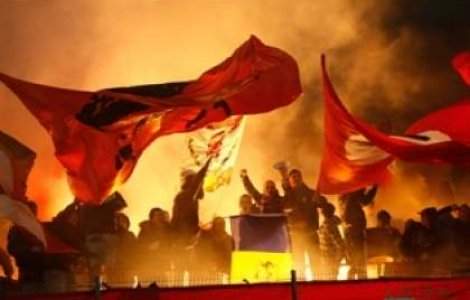 "Foc, fum, teroare". Galeria dinamovista, evacuata de pe stadion