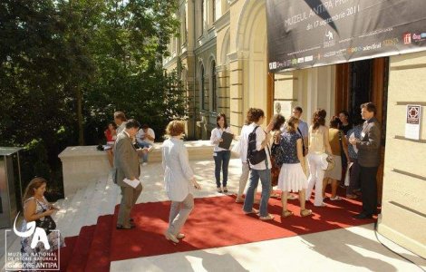Inaugurarea Muzeului Antipa: binsita cu bilete si cozi la intrare