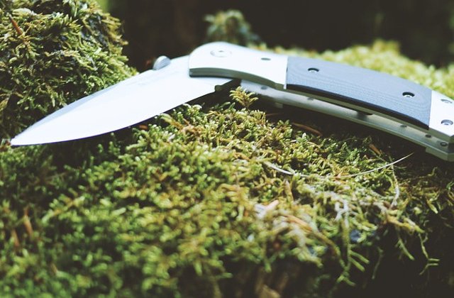 Un roman stabilit in Grecia, care se afla in concediu in tara, a fost omorat de un vecin