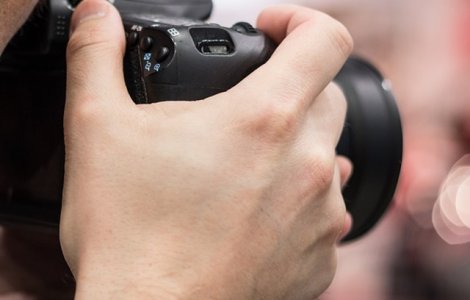 Un fotograf turc, laudat pentru ca a oprit nunta unui barbat cu o tanara de 15 ani