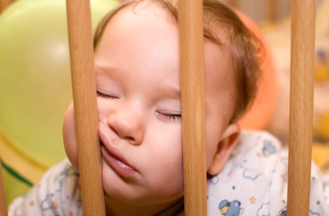 10+1 imagini care demonstreaza ca, atunci cand sunt obositi, copiii pot dormi oriunde