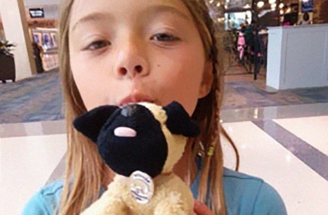 Surpriza facuta de angajatii unui aeroport unei fetite care isi pierduse jucaria de plus favorita
