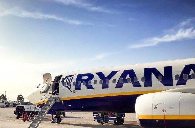 Un zbor Ryanair, deviat in Germania, dupa ce 30 de pasageri s-au simtit rau