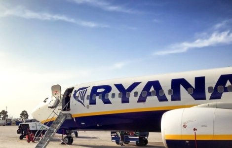 Un zbor Ryanair, deviat in Germania, dupa ce 30 de pasageri s-au simtit rau