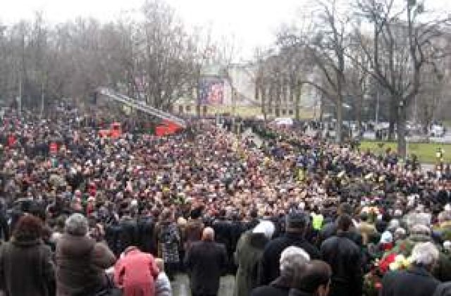 Zeci de mii de persoane si-au luat ramas bun de la Grigore Vieru