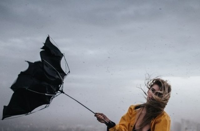 Cod GALBEN de furtuni, grindina si intensificari ale vantului. Ce zone sunt vizate