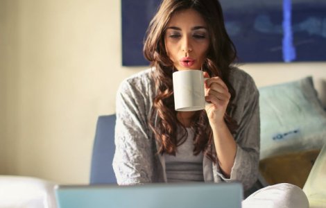 Studiu: 1 din 4 angajati romani lucreaza remote cel putin o data pe saptamana