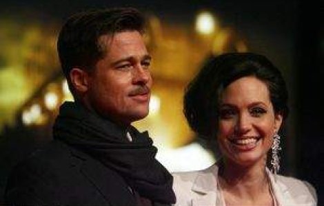 Si-au schimbat look-ul: Angelina cu freza noua, Brad cu mustata